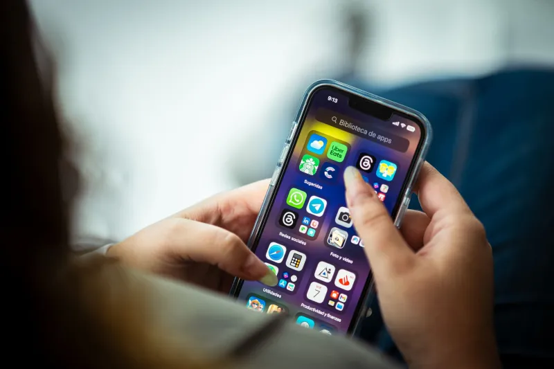 Free Chips, Real Habits: What Vietnamese-American Players Need to Know Before Crossing from Social Casino Apps to Real Money Betting